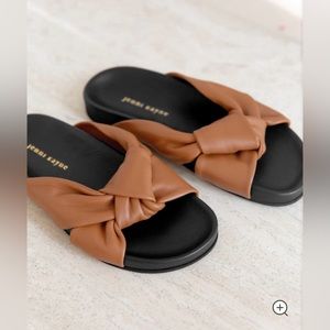 Leather Knot Sandal
